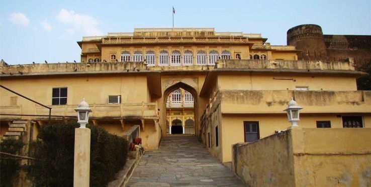 8. Akbars Palace & Museum